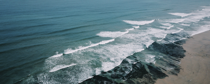 rip currents visible in the waves, encinitas CA