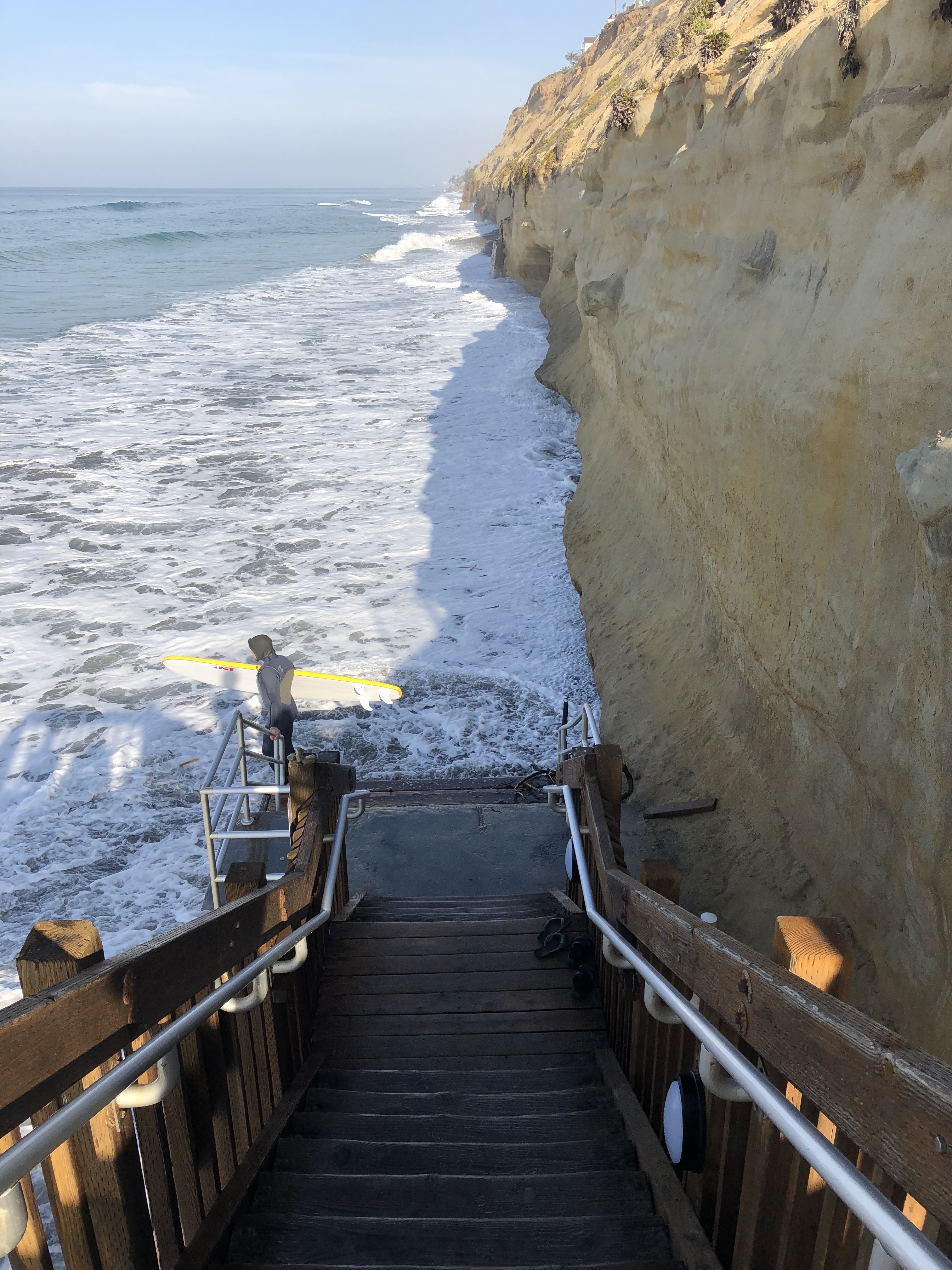 Acceso costero perdido por marea alta y oleaje. Encinitas 23/12/18 (Foto: Nick Sadrpour)